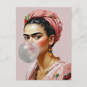 Carte Postale Diva avec écharpe florale soufflant du bubble gum