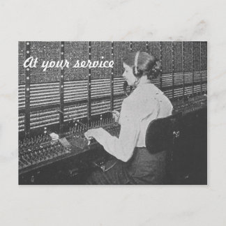 Carte postale d'opératrice de standard téléphoniqu
