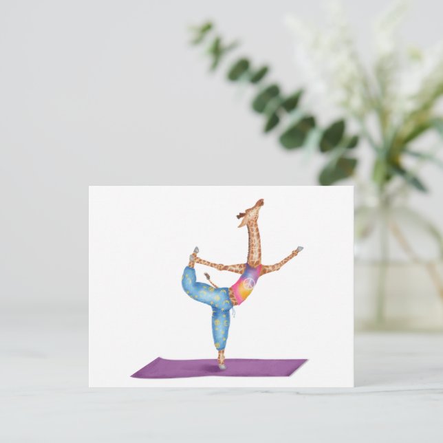 Carte postale drôle de girafe de yoga (Debout devant)