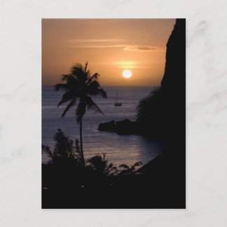 Carte postale du coucher de soleil sur un voilier