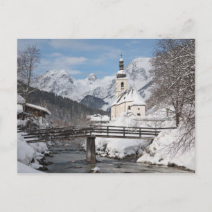 Carte Postale Eglise dans la neige avec Alpes montagnes en hiver