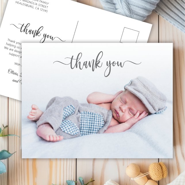 Carte Postale Élégante typographie Nouveau-né Baby Photo Merci (Créateur téléchargé)