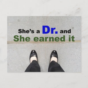 Carte Postale Elle est Docteur et l'a mérité Doctorat juste