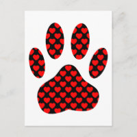 Empreinte de patte de chien avec les coeurs