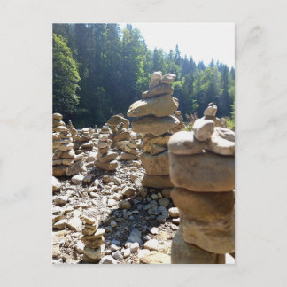 Carte Postale En équilibre – Tours de pierre dans la nature Cart