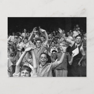 Carte Postale Enfants à un match de balle, 1942
