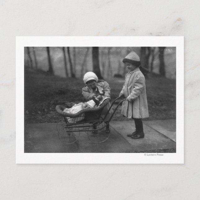 Carte Postale Enfants jouant avec Campbell Kid Doll (Devant)