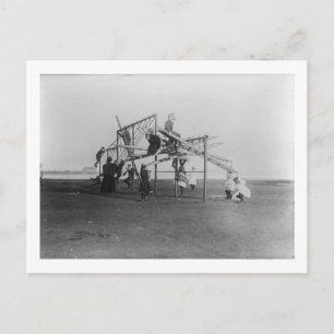 Carte Postale Enfants Profitant Du Jeu De Jeu De Swingset