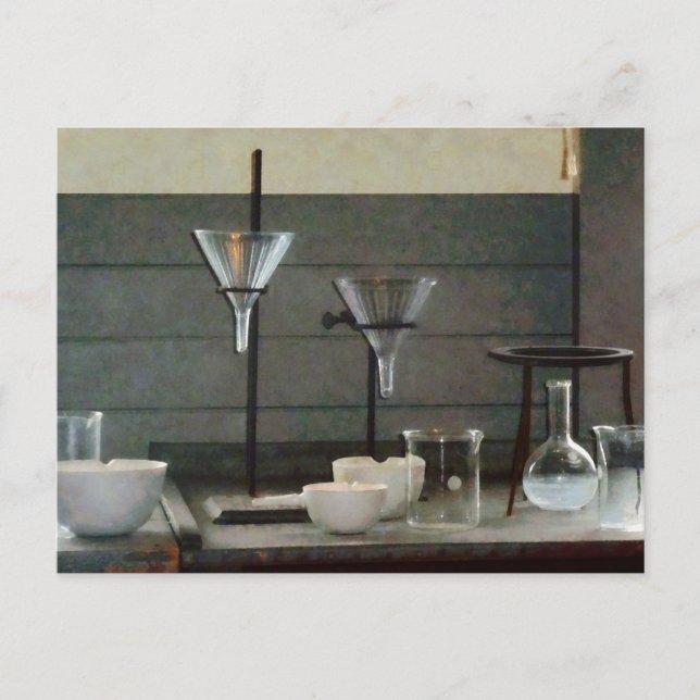 Carte Postale Engrenages, flacons et creusets (Devant)