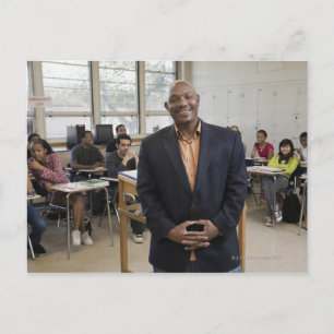 Carte Postale Enseignant en classe avec étudiants