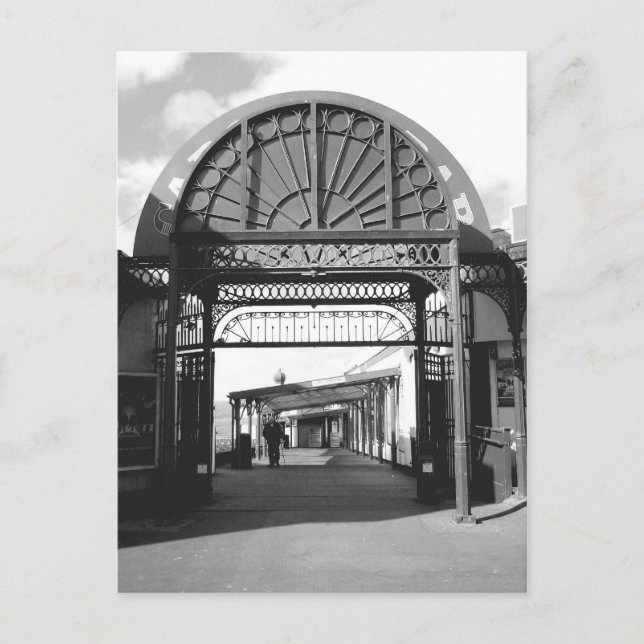 Carte Postale Entrée au quai nord B/W (Devant)