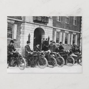 Carte Postale Escadron de moto, début des années 1900