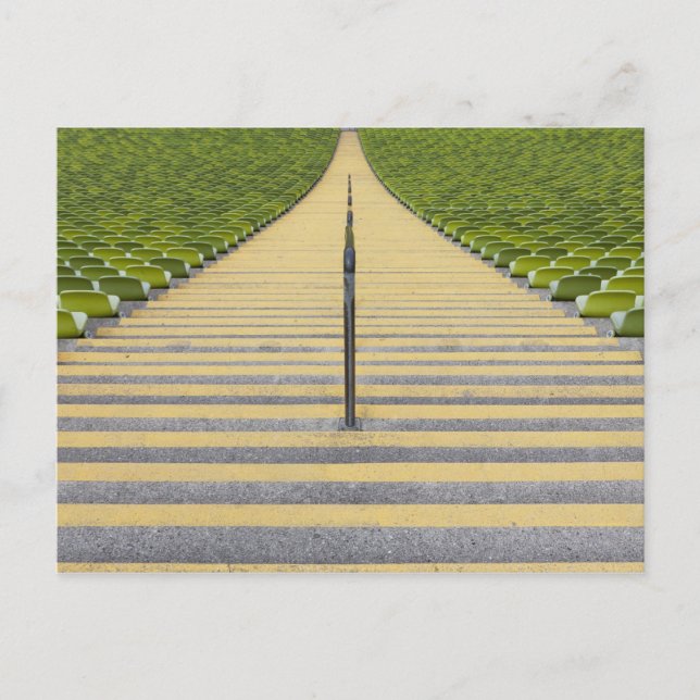 Carte Postale Escalier du stade entre rangées de sièges verts (Devant)