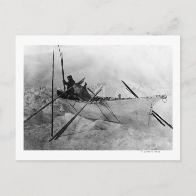 Carte Postale Eskimo en bateau fait avec des peaux appelé Omiak (Devant)