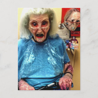 Carte postale étrange bizarre grand-mère terrorisé