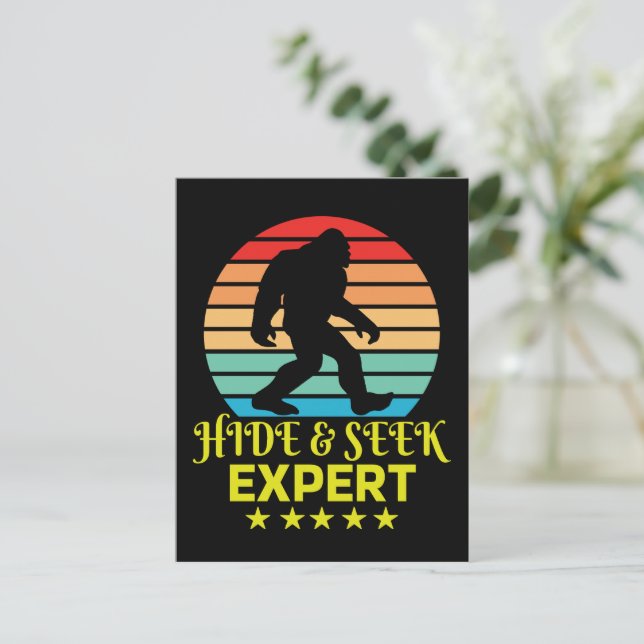 Carte Postale Expert de cache-cache Bigfoot drôle (Debout devant)