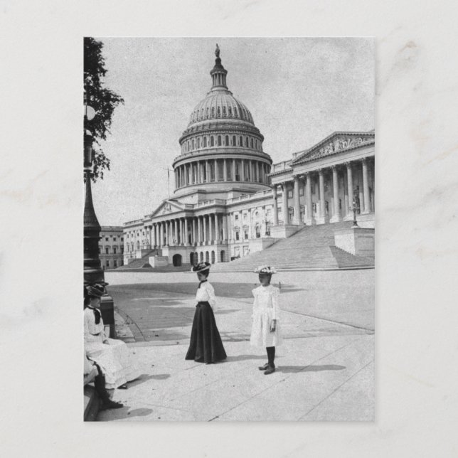 Carte Postale Extérieur du bâtiment du Capitol avec des femmes (Devant)