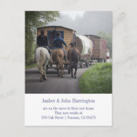 Caravane Drôle Et Riders À Cheval En Mouvement