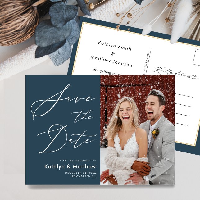 Carte Postale Faire-part Dusty Blue Modern Script Wedding Enregistrer La Da (Créateur téléchargé)