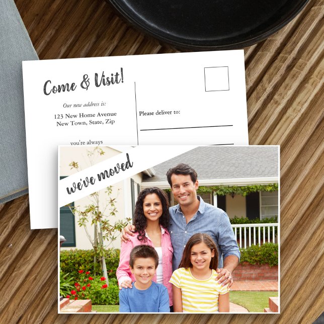 Carte Postale Faire-part Nous avons déménagé - Photo entièrement dorée avec (New Address postcard with family photo and bold brush script)