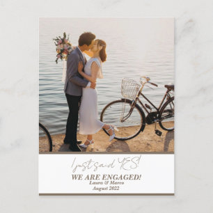 Carte Postale Faire-part Photo de couple de fiançailles moderne et tendance