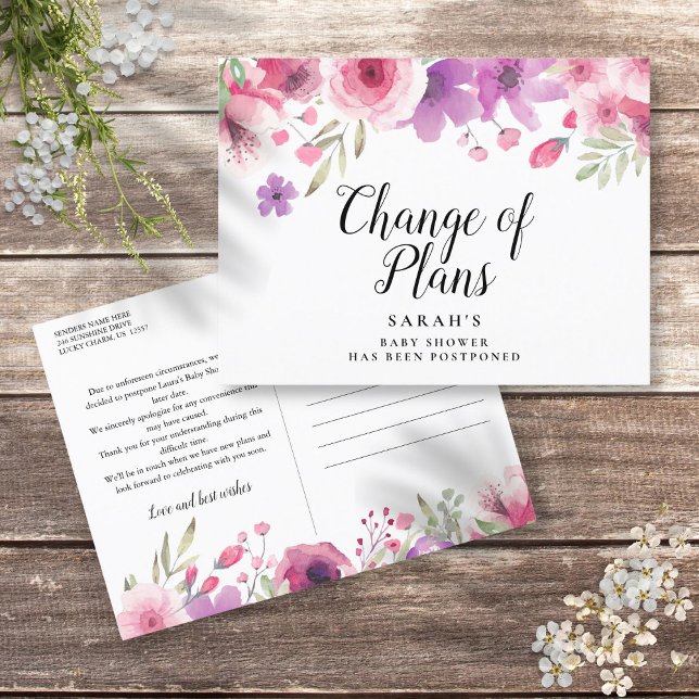 Carte Postale Faire-part Script de Baby Shower Fleurs Aquarelle Reporté (Baby Shower Script Watercolour Floral Postponed Announcement Postcard)