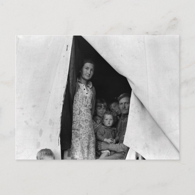 Carte Postale Famille migratrice pendant la récolte de pois -- (Devant)
