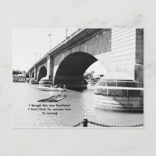 Carte Postale (Faux) Alligator nageant près du London Bridge