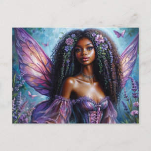 Carte Postale Fée à la peau foncée en fleurs violettes