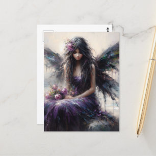 Carte Postale Fée en robe violette assise sur une falaise en bor