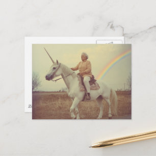 Carte Postale Femme âgée chevauchant une licorne