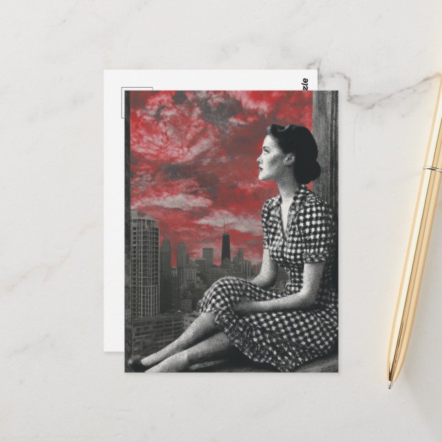 Carte Postale Femme au sommet de la ville (Devant/Arrière en situation)
