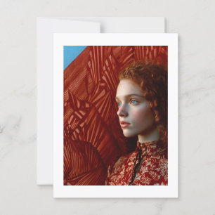 Carte Postale Femme aux cheveux rouges par un tableau de chevaux