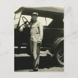 Carte Postale Femme avec voiture