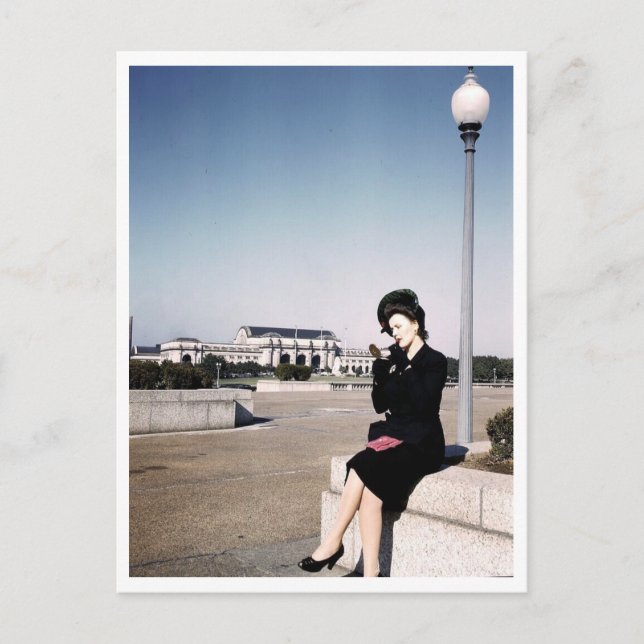 Carte Postale Femme branchée, Union Station, Washington DC (Devant)