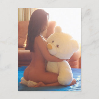 Carte Postale Femme nue se tapant sur une grosse ours