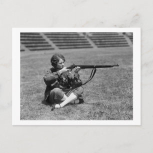 Carte Postale Femme Sharpshooter, années 1920