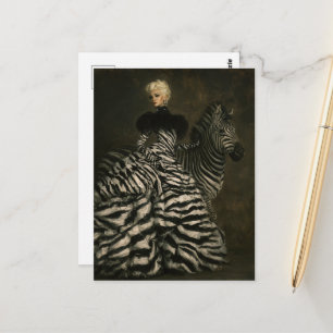Carte Postale Femme surréaliste et fantaisie de mode zèbre