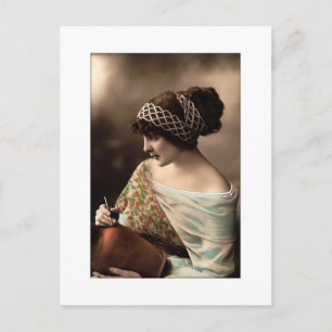 Carte Postale Femme victorienne aux cheveux relevés en perles