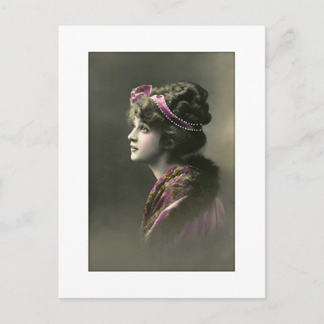 Carte Postale Femme victorienne avec une expression pleine d'esp (Devant)