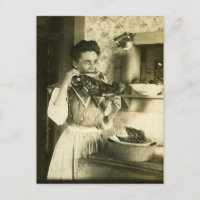 Femme victorienne vintage mangeant des côtes
