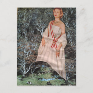 Carte Postale Femme vintage charmante dans un collage de forêt