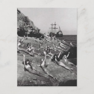 Carte Postale Femme vintage en sirènes sur la plage