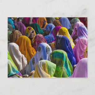 Carte Postale Femmes en saris colorés se rassemblent
