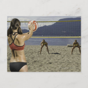 Carte Postale Femmes jouant au volley-ball sur la plage