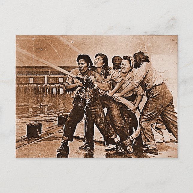 Carte Postale Femmes pompiers Pearl Harbor 7 décembre (Devant)