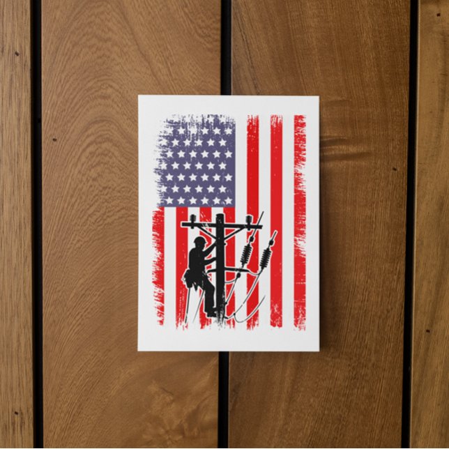 Carte Postale Fier lineman américain Travailleur utilitaire patr (Proud American Lineman Patriotic Utility Worker Postcard)