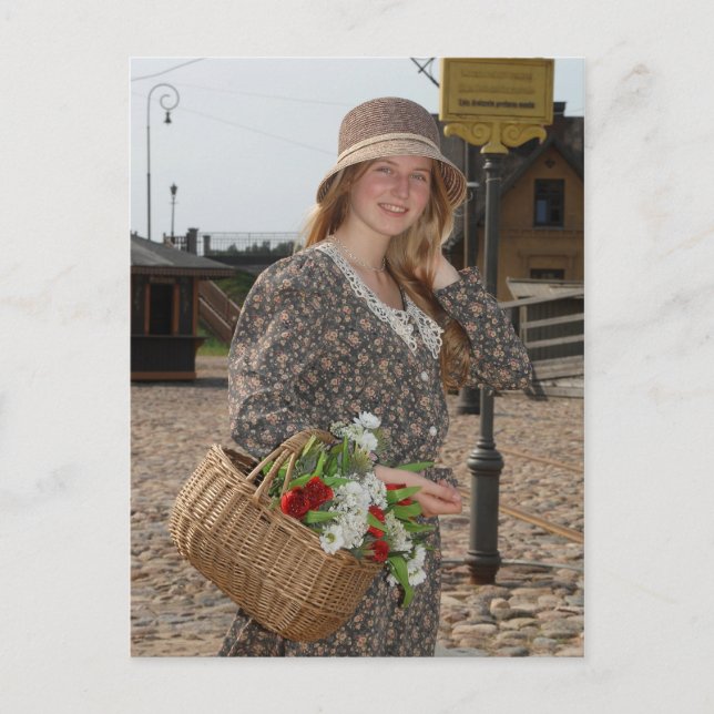 Carte Postale Fille avec panier de fleurs (Devant)