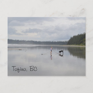 Carte Postale Fille et chien à la plage