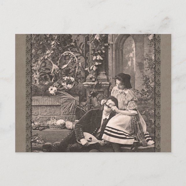 Carte Postale Fille jouant avec le cru drôle de la moustache de (Devant)